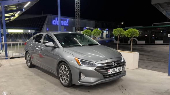 Elantra 2018 — 11,000$