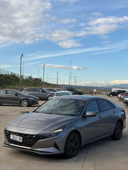 Hyundai Elantra 2021 — $8,900