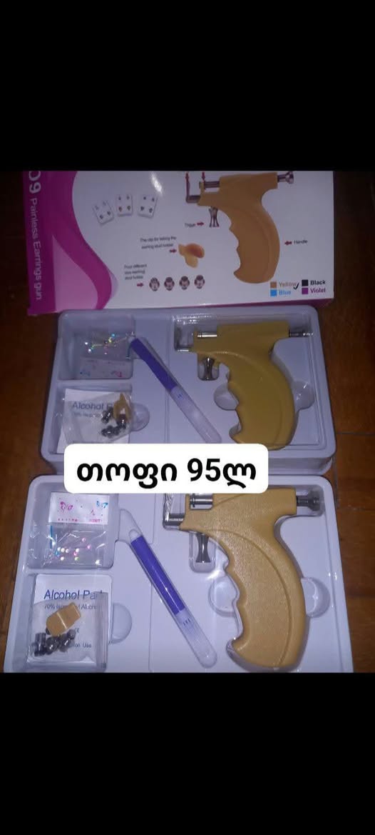 Ear piercing device