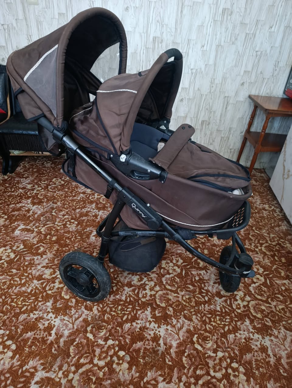 Quinny brown stroller, like new
