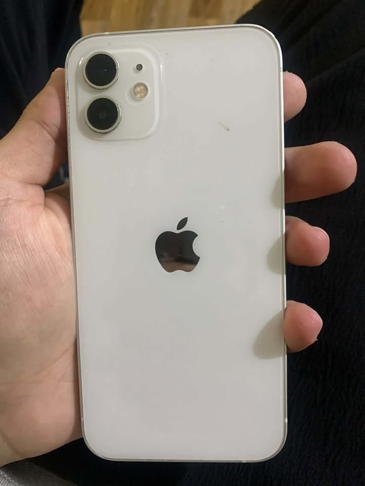 თეთრი iPhone, ბატარეა 83%