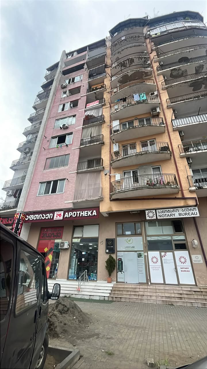 Վարձակալության բնակարան, Խոբուլեթի