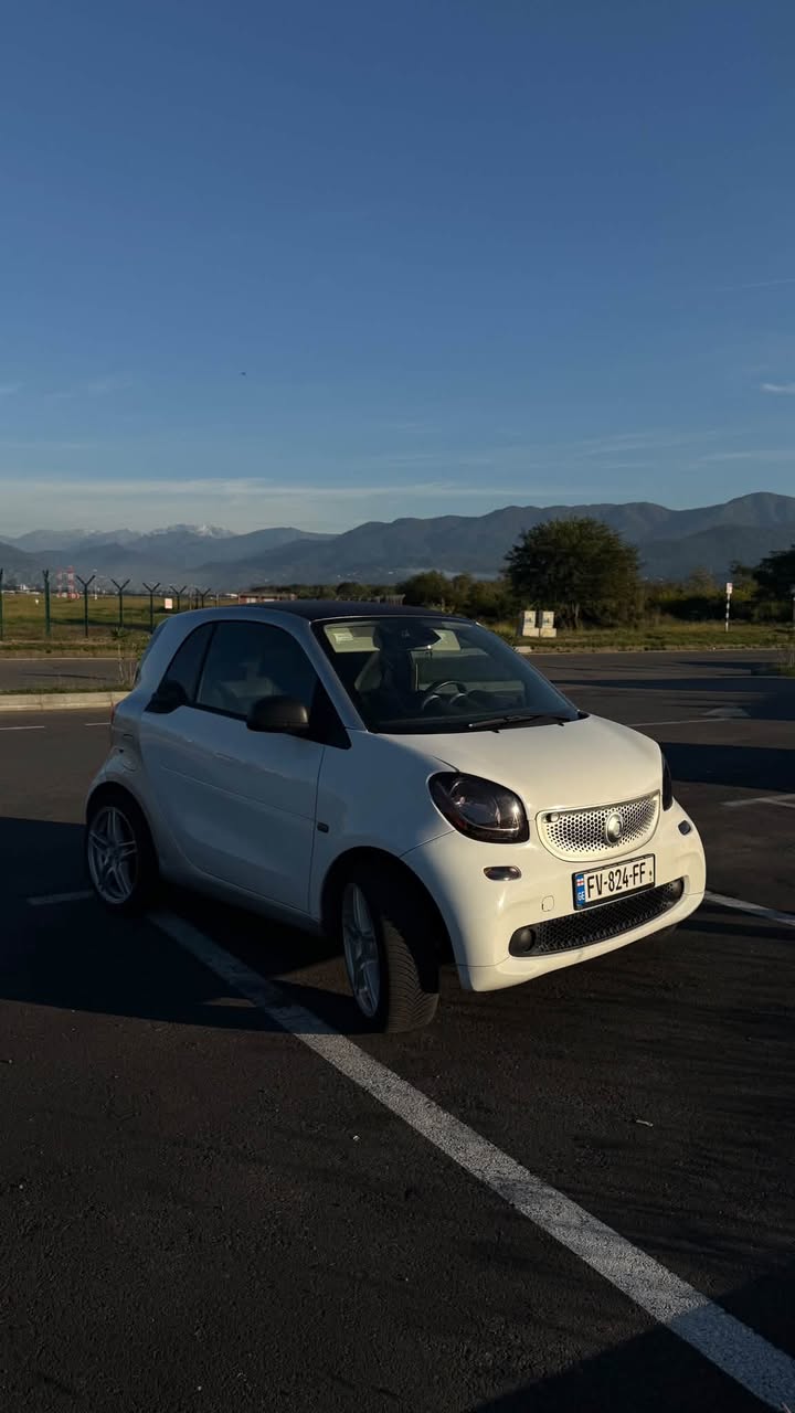 Smart Fortwo 2016 0.9 ავტომატური 128k — 5,900$