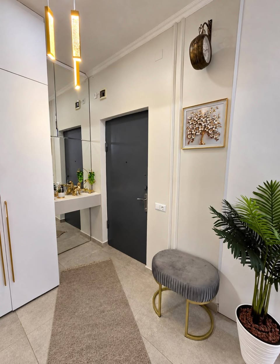 A luxurious 2+1 apartment for rent at Javakhishvili 28 — $1,000