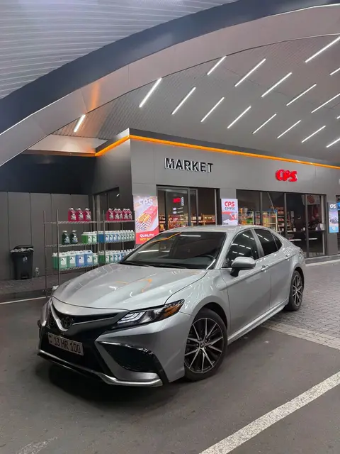 Toyota Camry SE 2023