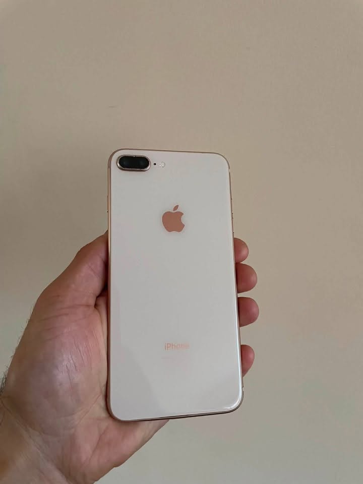 Ифон 8 Plus 64 Гб 74% заряжено Завод — 40 000֏