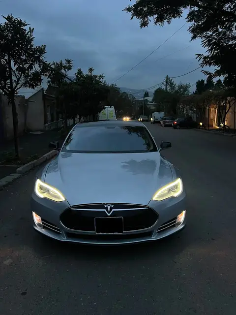 Tesla Model S 85 2014