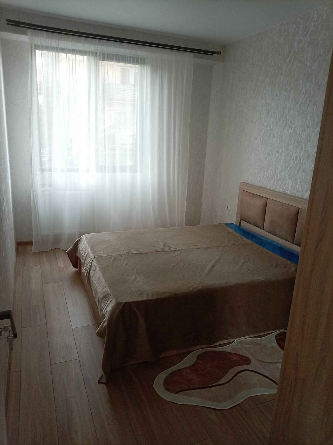 Rustavide möbleli ev