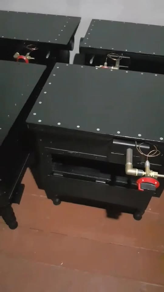 Avtomobil