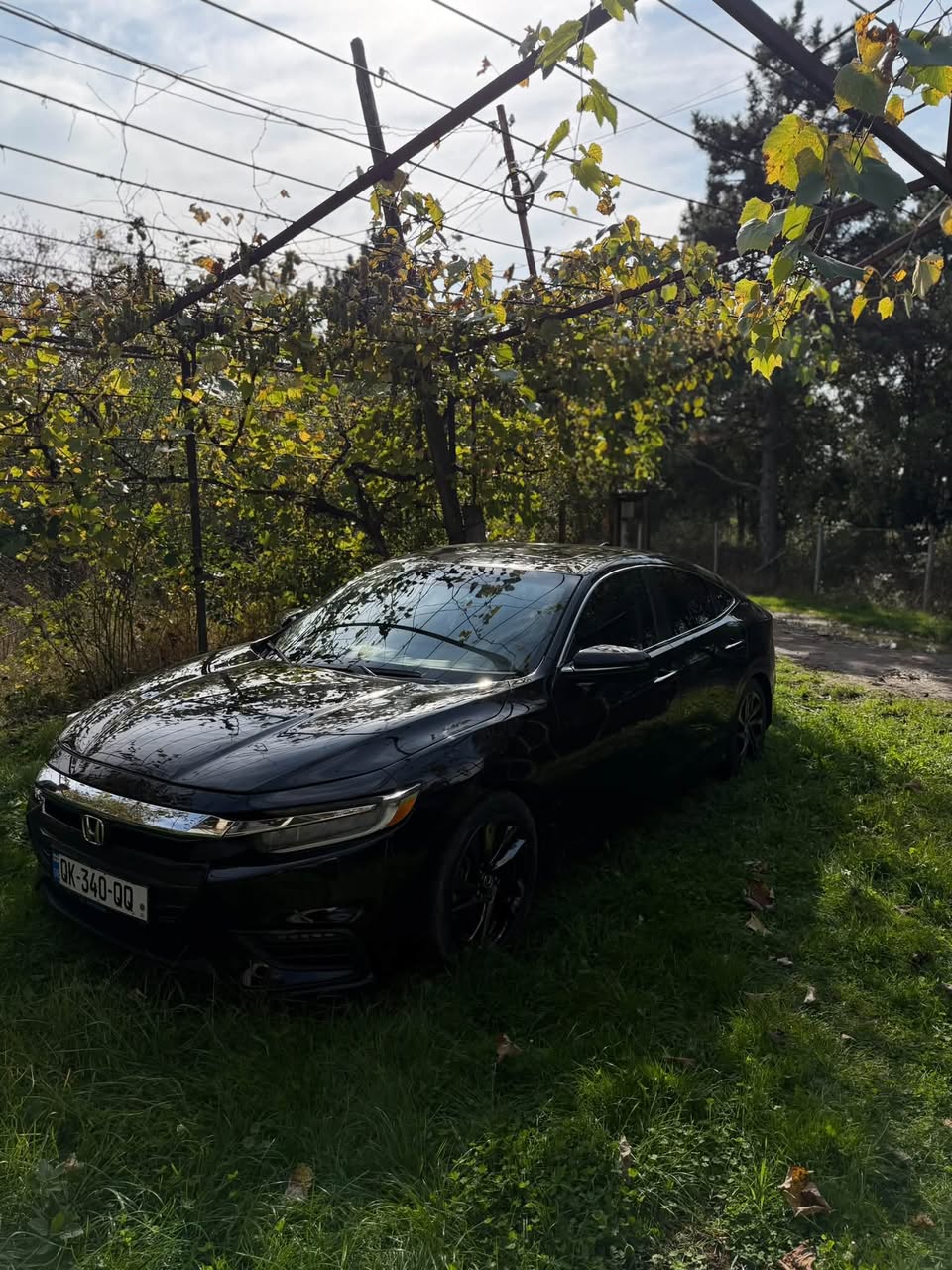 იყიდებაა honda insight touring 2018 წლიანი — 11,000$