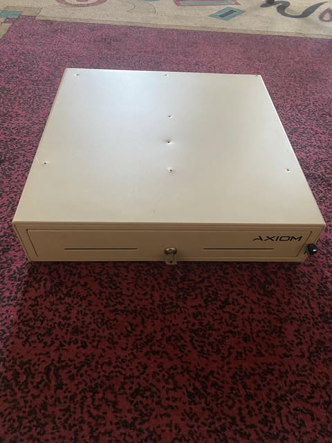 Çox az istifadə edilən 45sm*45sm Kassa 30000 dram