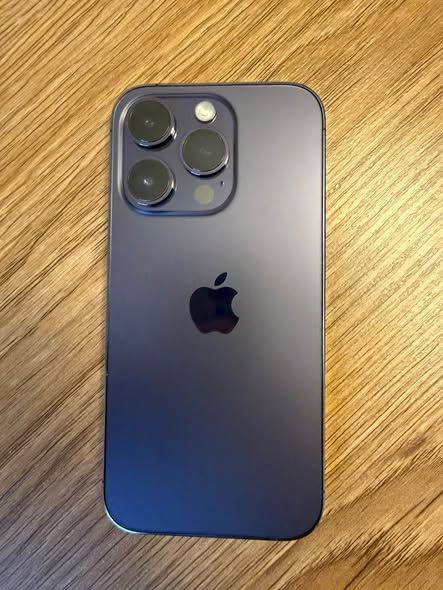 iPhone 14 Pro, ყუთით და კაბელით