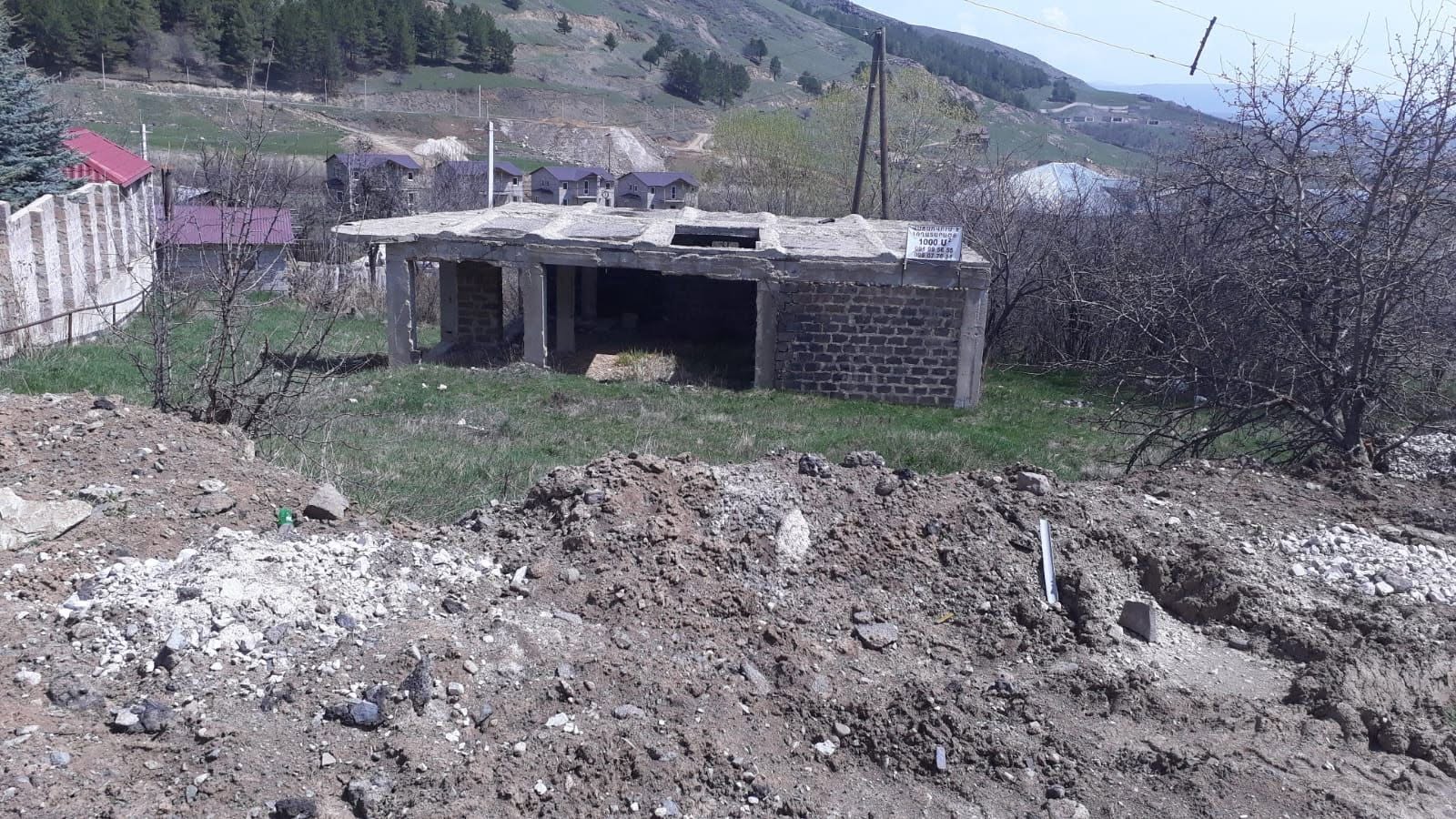 Satılır 1000 m² evin yanındakı torpaq sahəsi