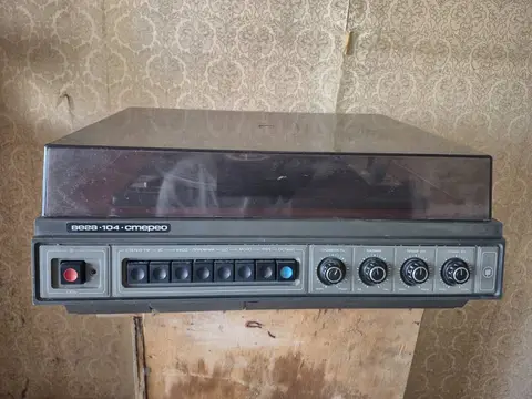 Vega 104 Stereo maqnitofonu