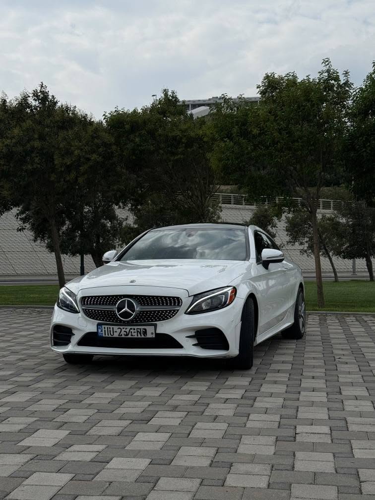 Mercedes 2018, 2.0-liter engine, 121,000 km.