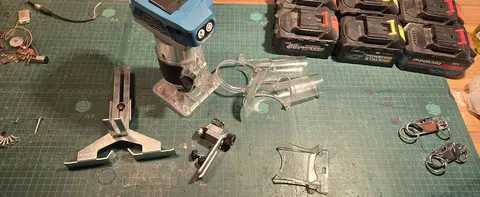 Cordless router with 2 batteries and accessories
