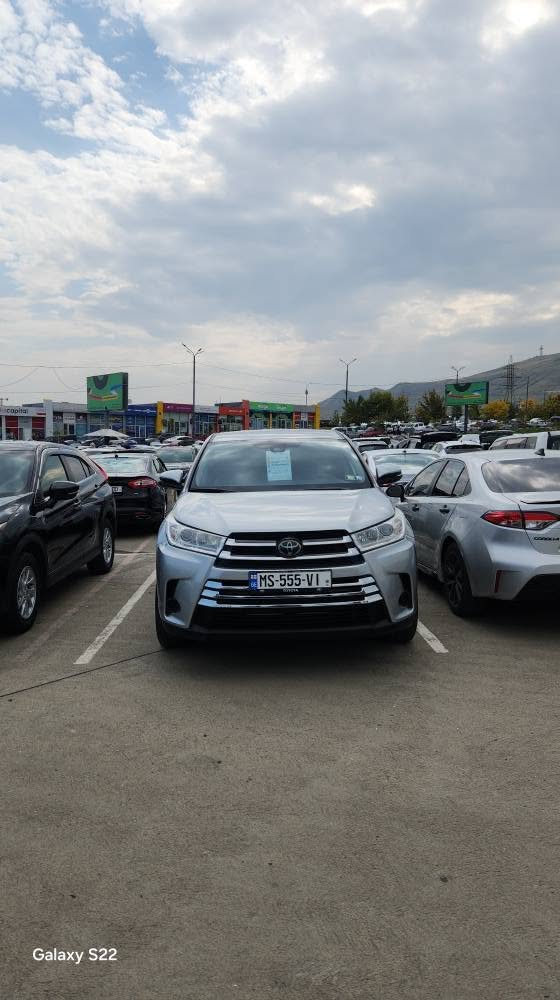 Toyota Highlander 2018 — 14,500$