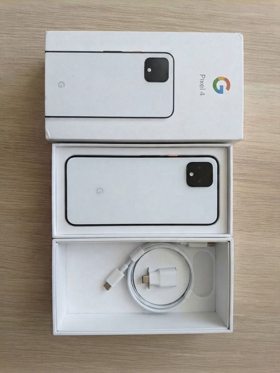 Pixel 4, qutisi ilə, tamamilə təzə