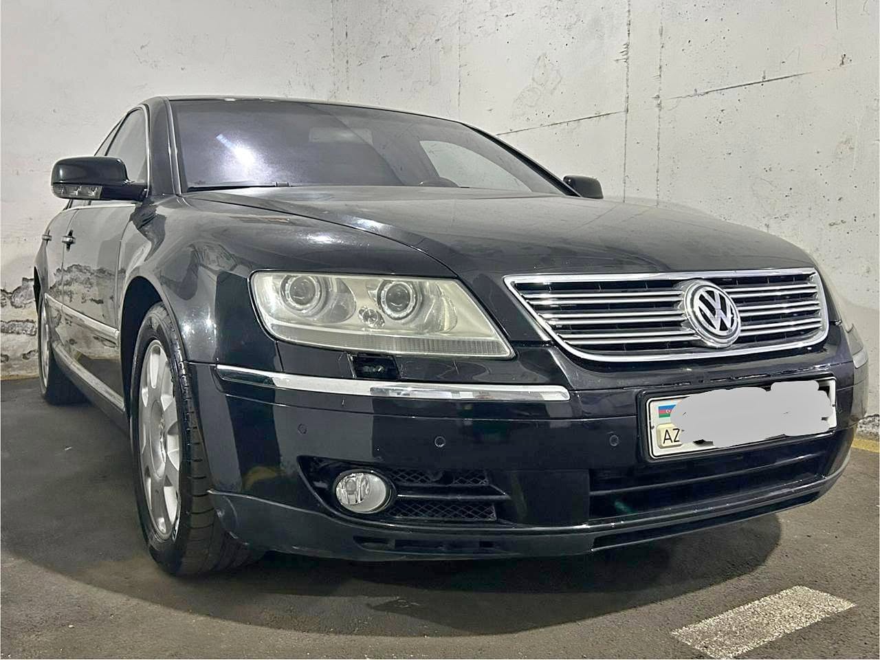 Qara Volkswagen sedan
