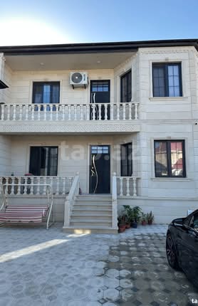 Tecili satılır, eşyalı iki mərtəbəli ev
