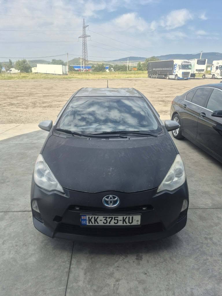 იყიდება 2012 წლიანი პრიუს ც 6000