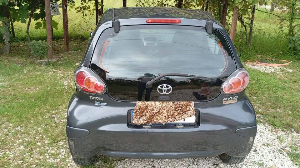 Vaz is a 2006 model that costs $6500.