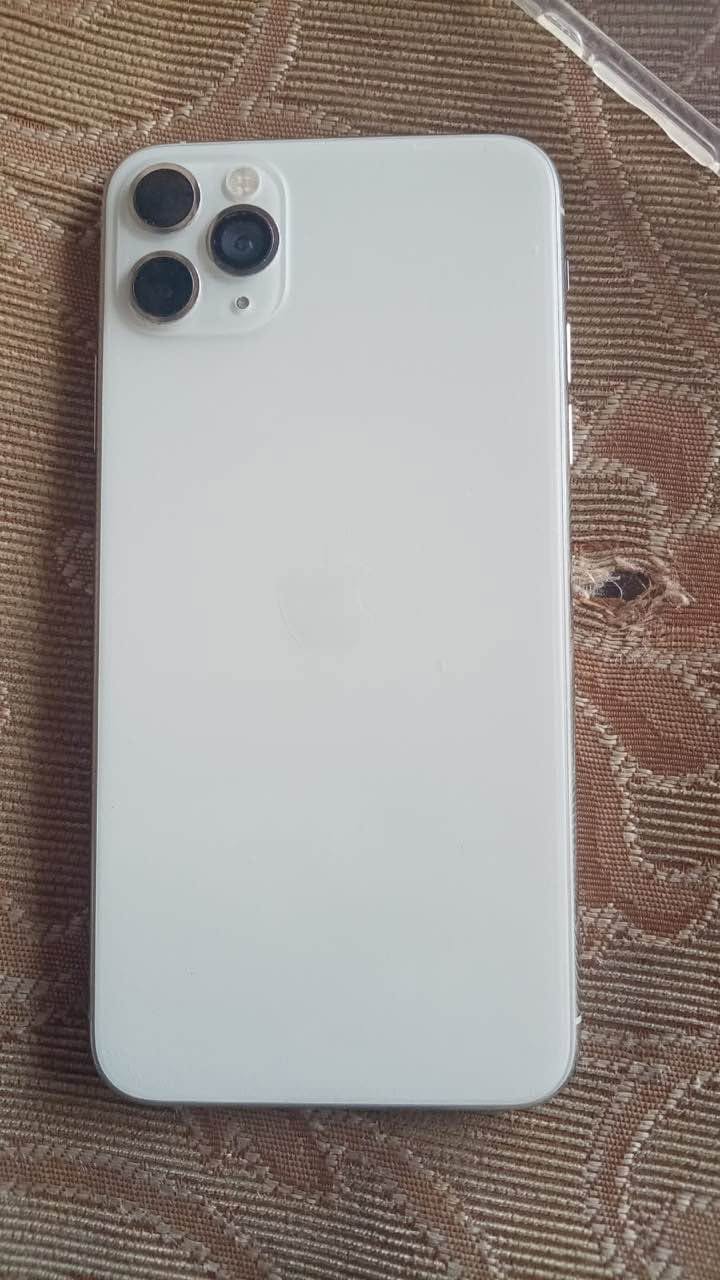 iPhone 11 Pro Max 64 GB, batareya 68%