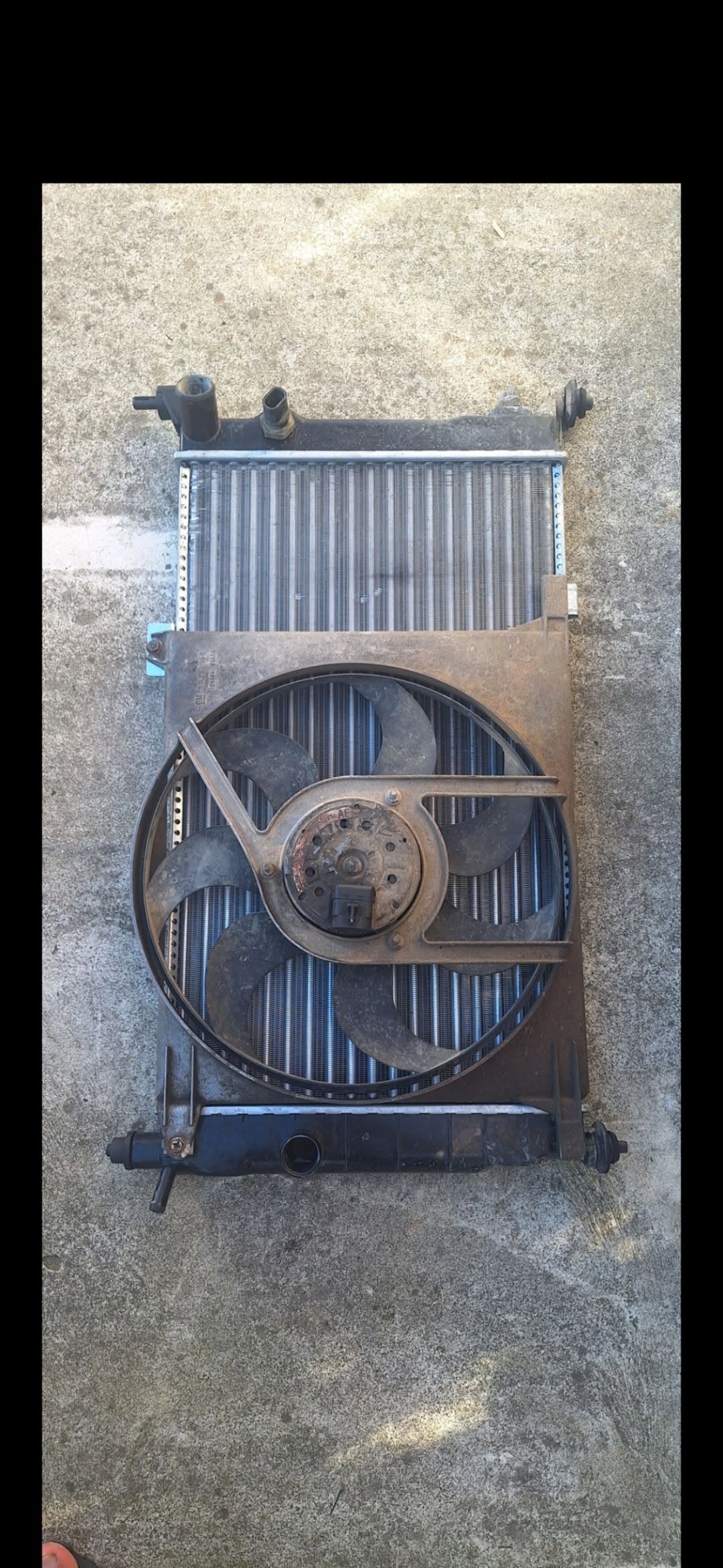 Opel Astra radiator with fan