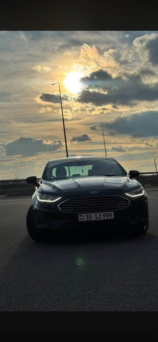 Ford Fusion Hybrid 2019 — 14,000$