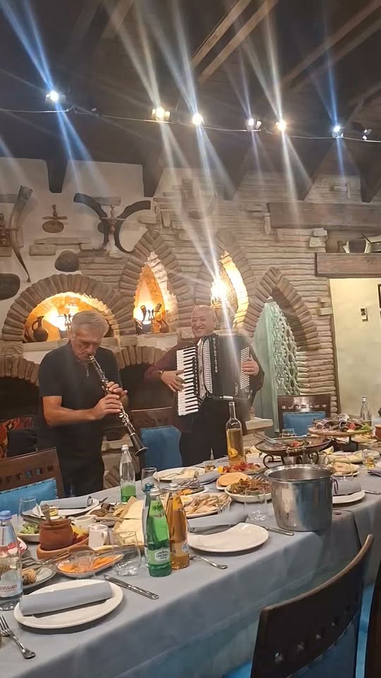 Avtomobil