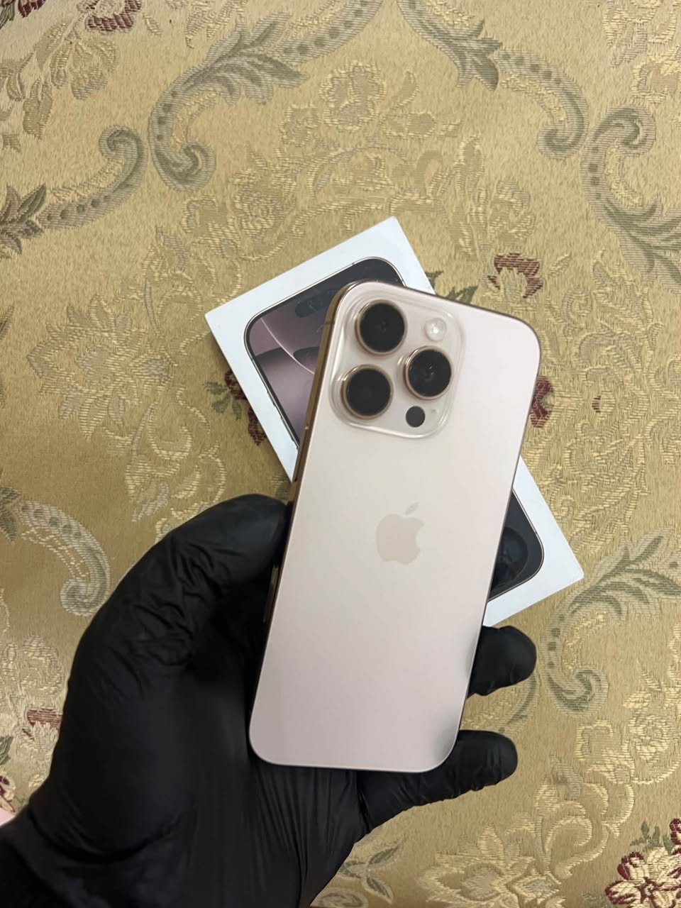 16 PRO 256 GB с использованием тюпора, — 260 000 рублей