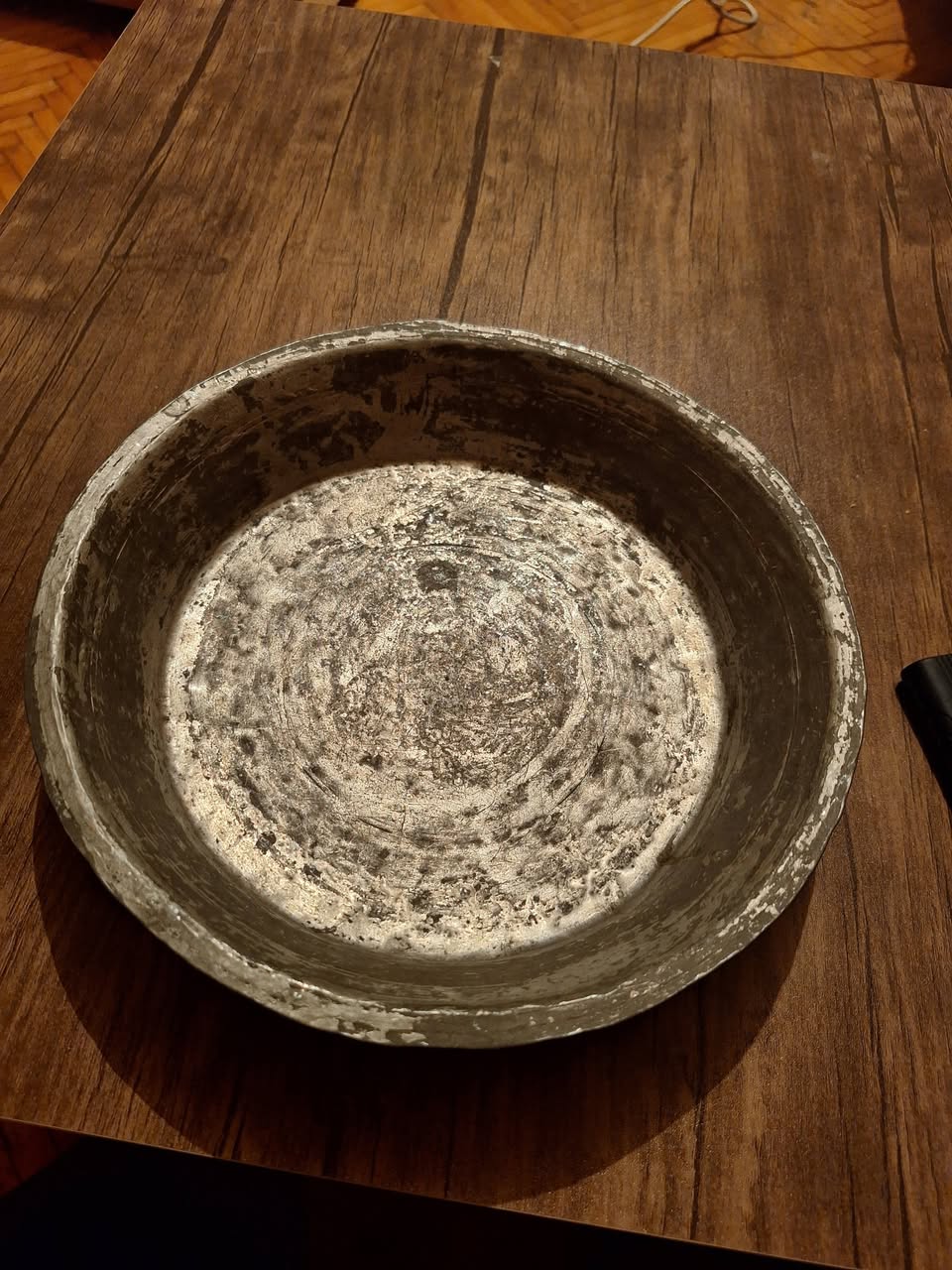 My table, diameter 25 cm