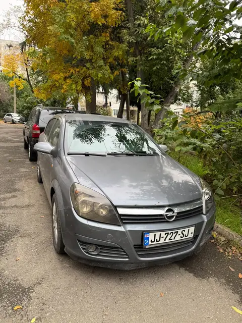 იყიდება Opel Astra H 1700$ სეტყვამ