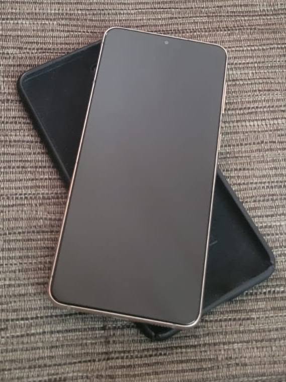 S21 Plus 8/256. Yeniden Samsung ile değişebilirim.