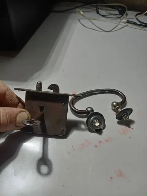 ძველი საკეტი და სახელური