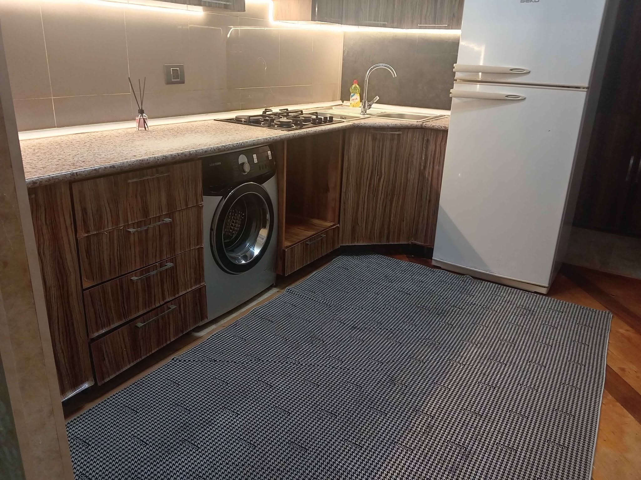 Rental of renovated and furnished apartment, Olimp