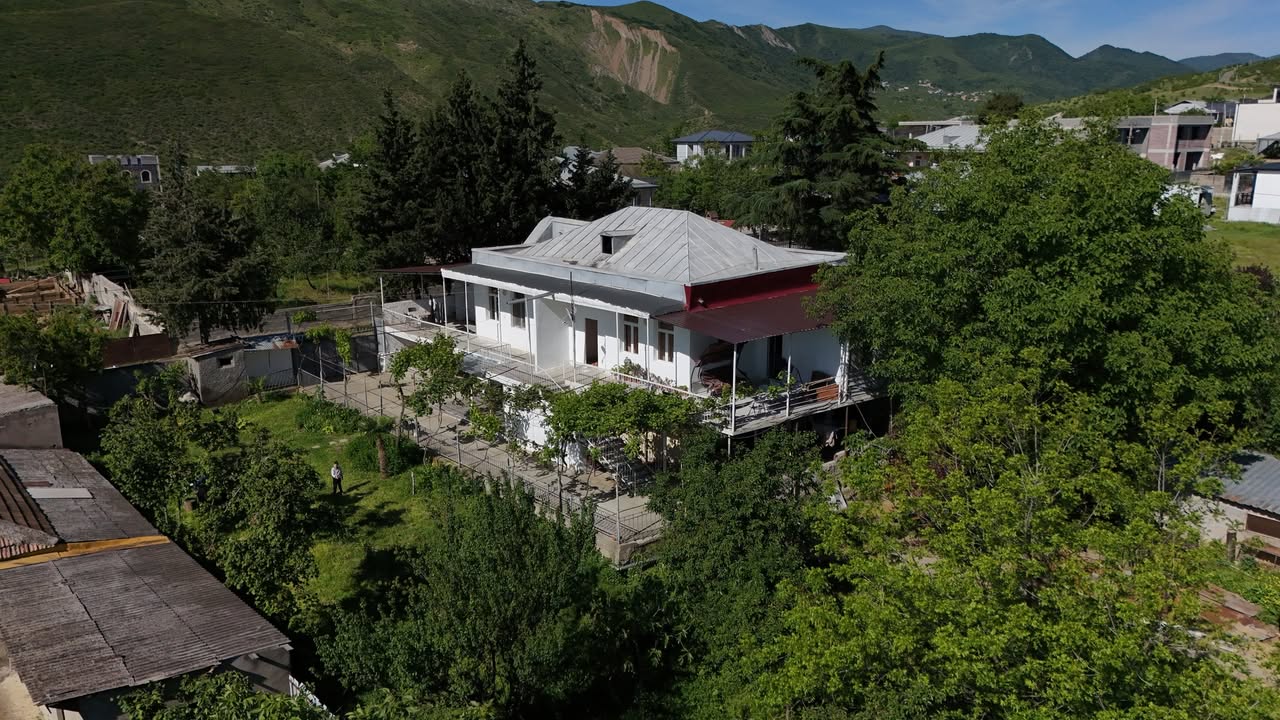 სახლი, თბილისი — $390,000