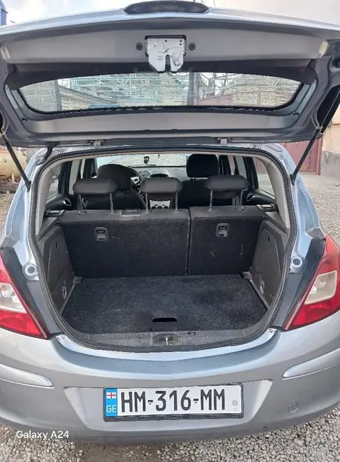 The car is a 2007 model.