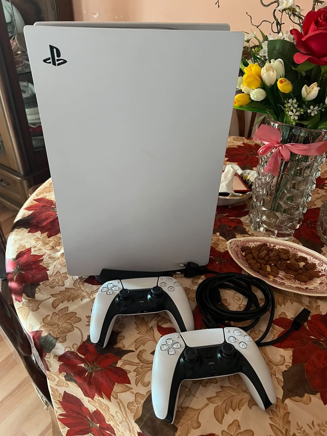 Satılık PS5 825GB fiyatı 1300 lari