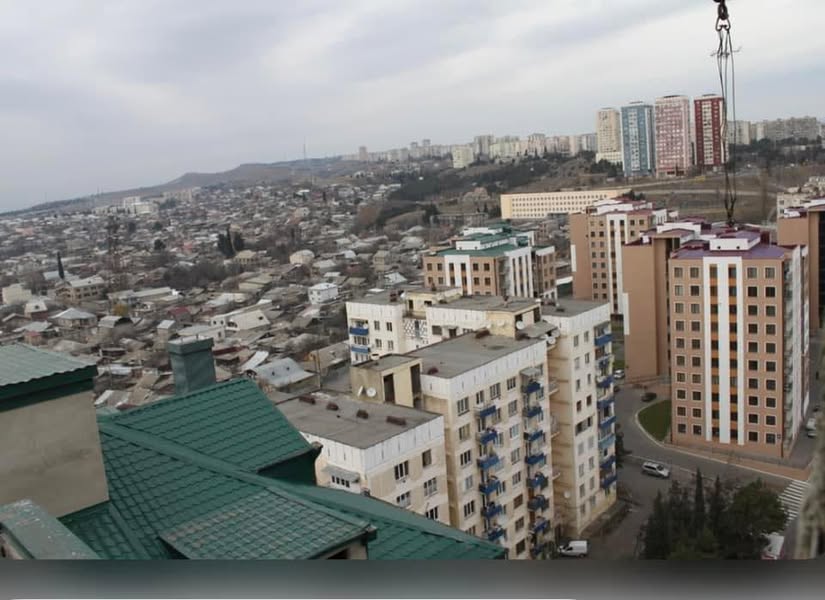 Uşaq əyləncə mərkəzində oğlanlar üçün vakansiya var.Ayası