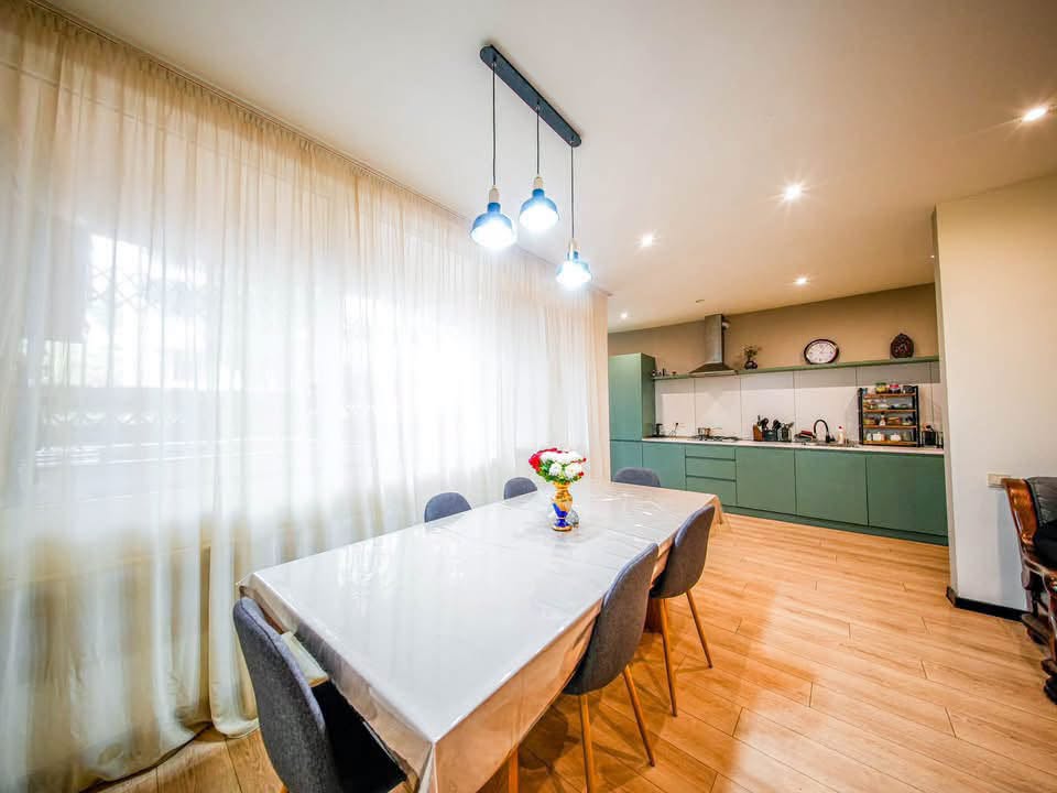 Продается 5-комнатная квартира, Тбилиси — $208,000