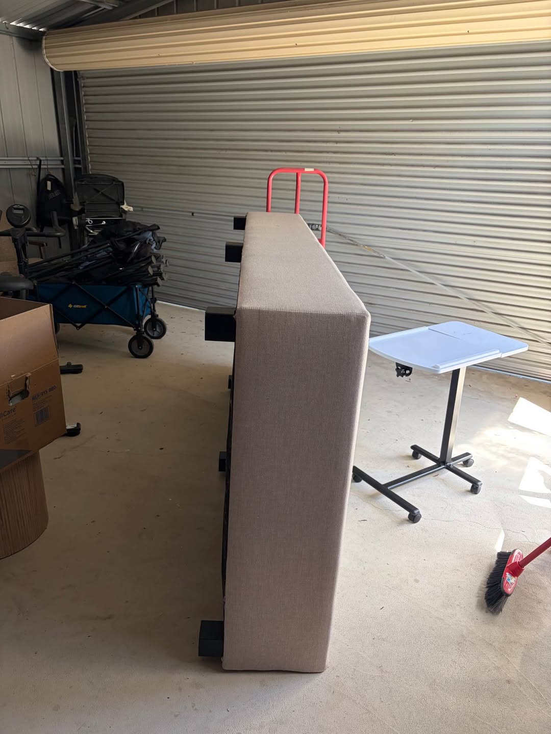 Upholstered bed base, free