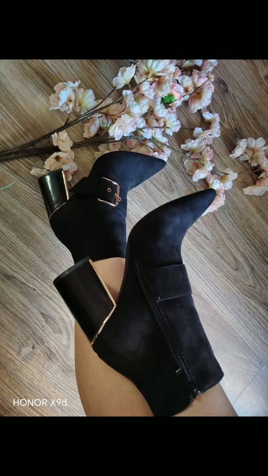 Qara, incə və bir o qədər elegant, bir