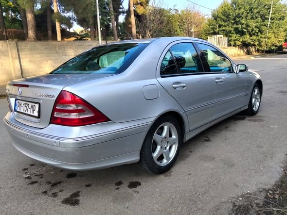 2002 model C sınıfı Mercedes — 2,500$