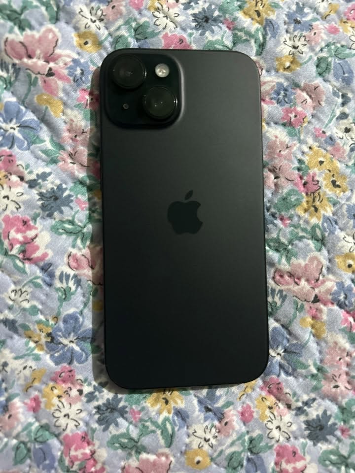iPhone 15, ekranı zədələnib, batareya 85%