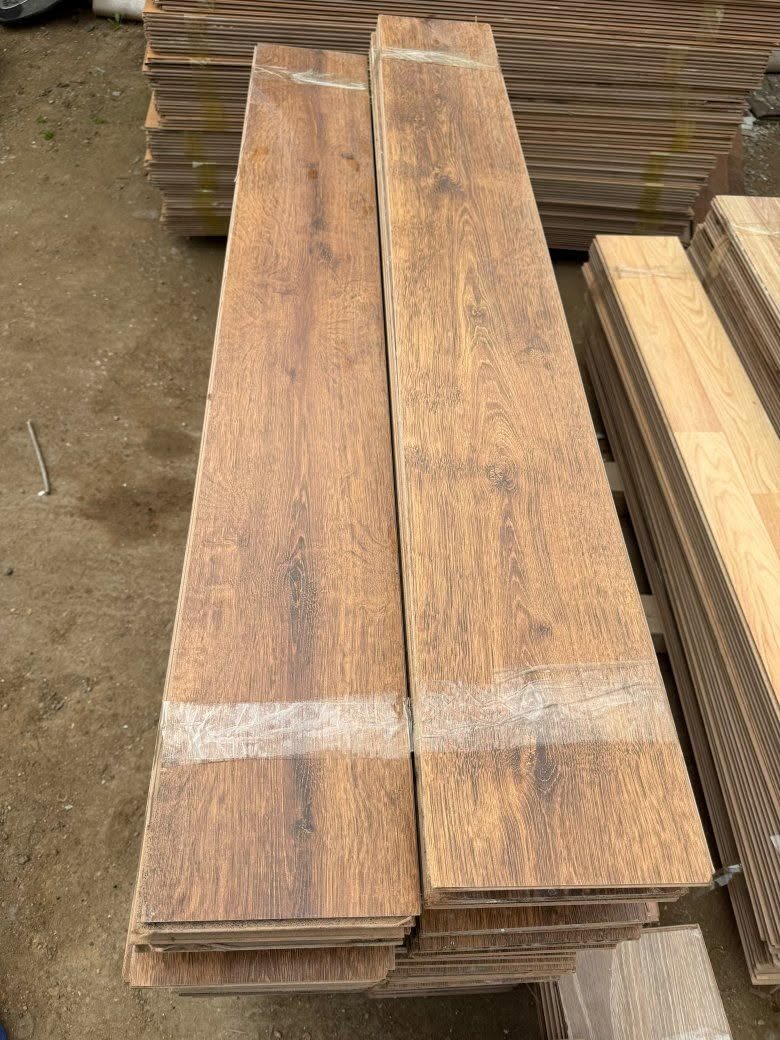 Laminate 50kv price is 5 azn per kv.