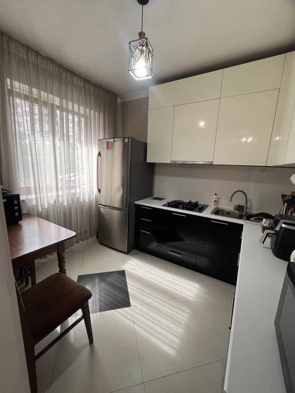იყიდება 4-ოთახიანი ბინა, თბილისი — $130,000