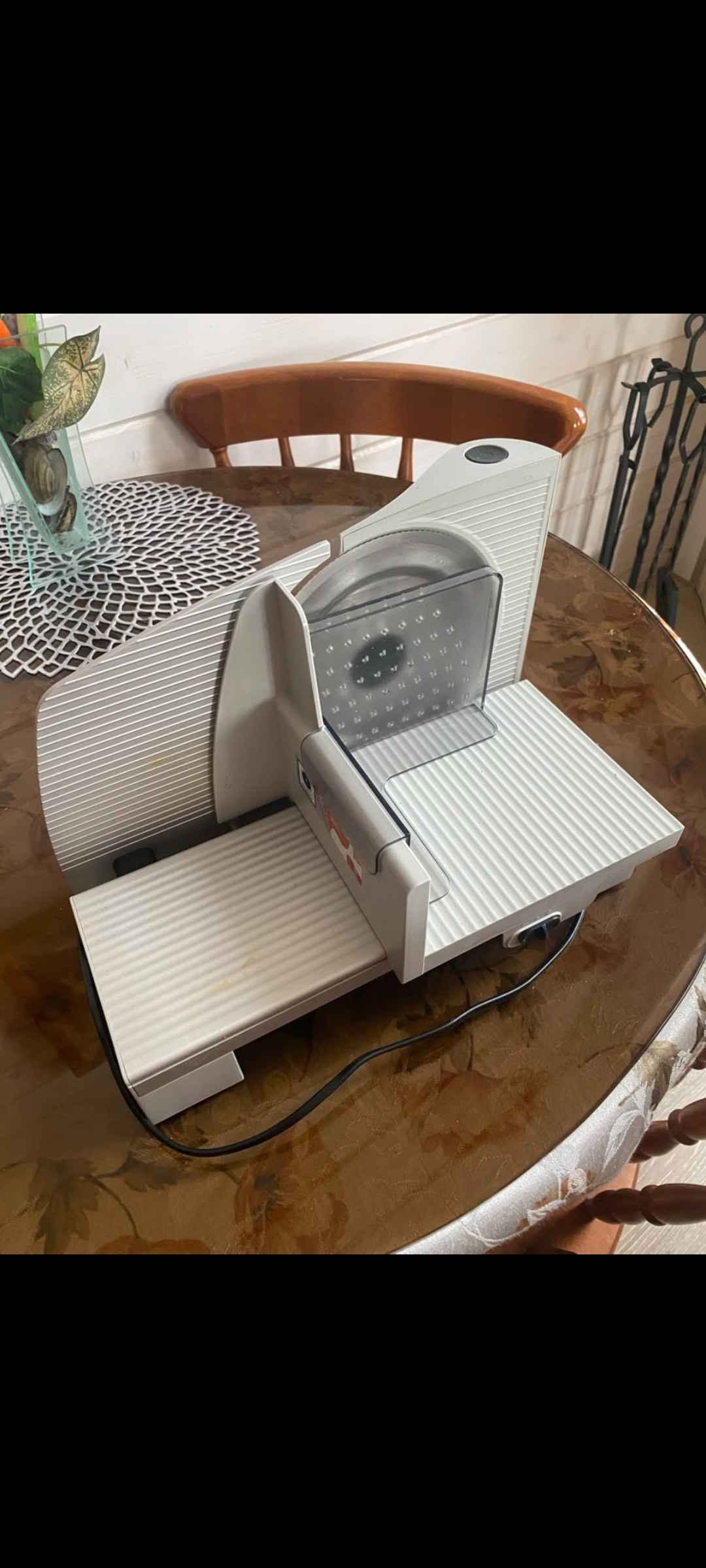 Electric food slicer, like new