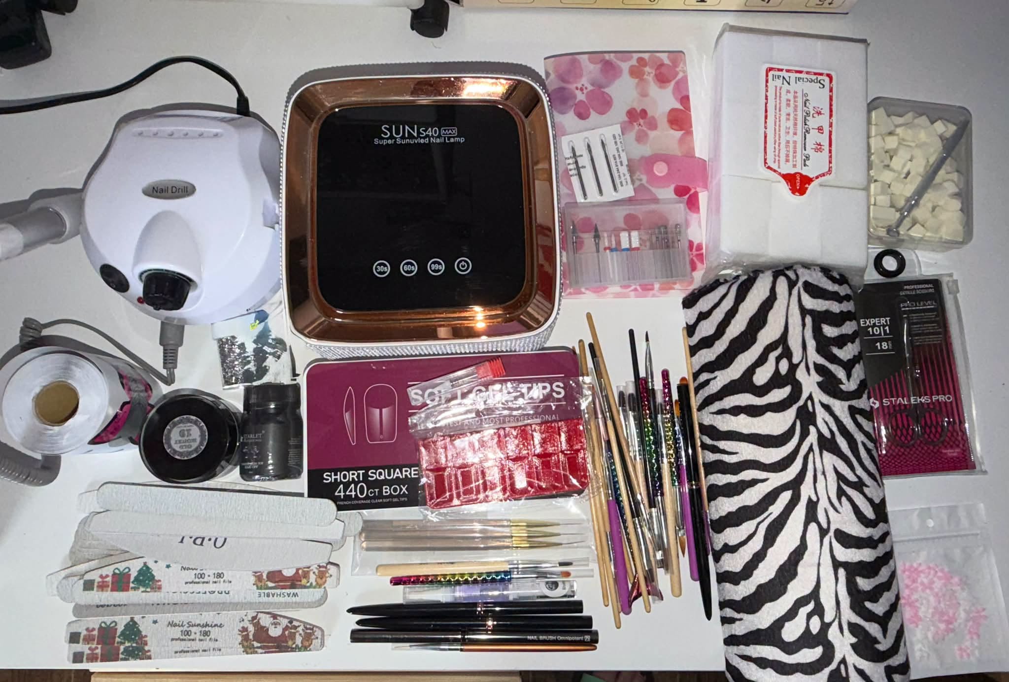 Nail kit: UV lamp, drill, tips, files