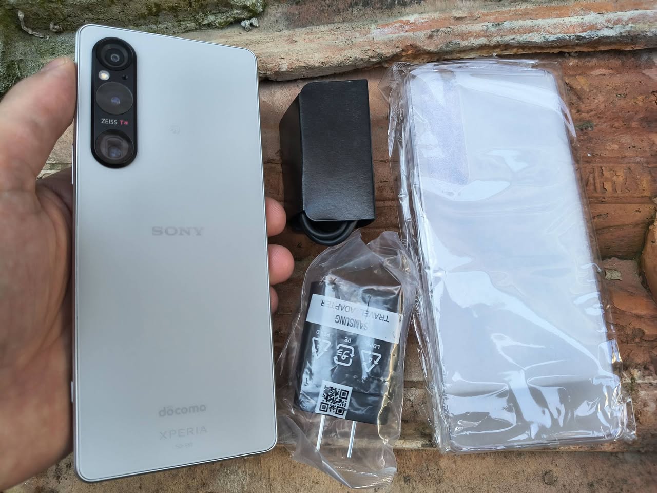 Sony Xperia 1 V 256GB 12GB — 1500ლ.